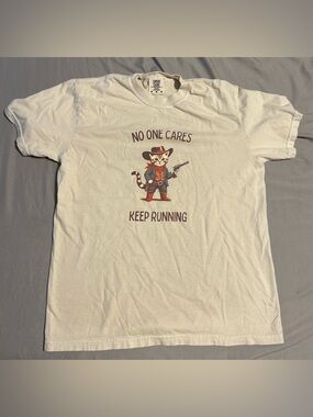 Gildan Cream Crew Neck Tee with Printed Care Label- size s/m
